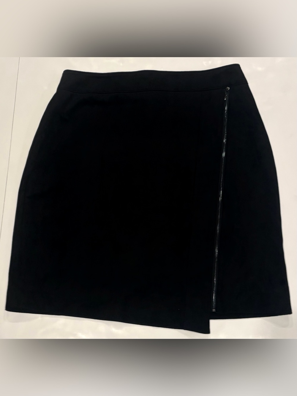 NWT White House Black Market Black Faux Suede Asymmetric Zip Mini Skirt - Size 8